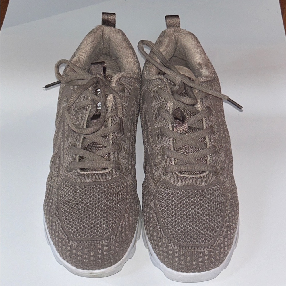 Propet Women’s Tan TravelActiv Knit Comfy Sneakers, 11